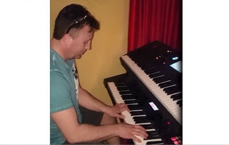 VIDEO: Mureșenii stau acasă: Florin Șuteu cântă la orgă