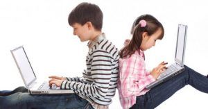 Cursurile școlare online, de la recomandare la obligativitate