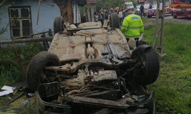 FOTO. Mureș: Accident grav, cu o victimă de ”cod roșu” pe un drum județean!