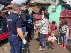 Polițiștii mureșeni, noi donații către nevoiași