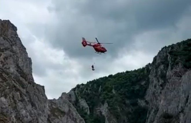 Bărbat căzut de la 20 de metri preluat de un elicopter SMURD Târgu Mureș!