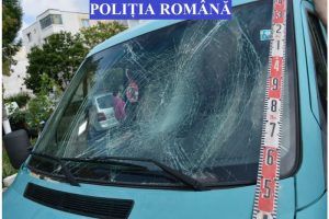 FOTO: Mașini vandalizate de doi tineri din Târnăveni!
