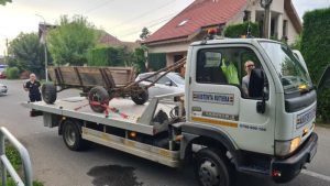Târgu Mureș: Căruța unui scormonitor în gunoaie ridicată de polițiști!