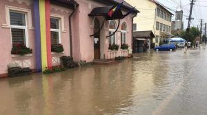 FOTO: Peste 200 de gospodării inundate în Suseni