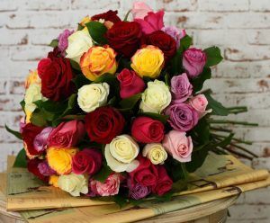 Un mic ghid pentru bărbați. Cu ce ocazie să plasezi o comandă de flori online în București?
