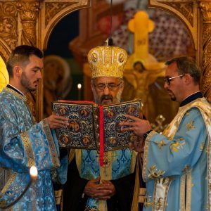 Slujba Vecerniei oficiată de ÎPS Irineu la biserica „Sfânta Ana” din Târgu-Mureș