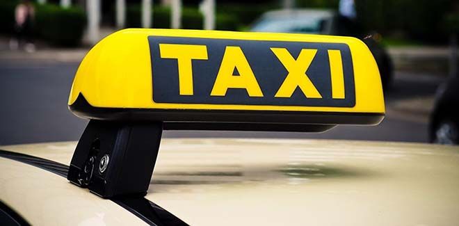 10.000 de lei! Amendă primită de o firmă de taxi din Târgu Mureș pentru că un taximetrist a refuzat să transporte un copil cu dizabilități!