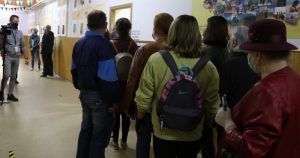 FOTO: Alegători ”ca stavrizii” în 3 secții de votare din Târgu Mureș!