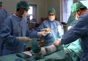Piciorul unei fetițe de 9 ani, reconstituit și salvat la Spitalul de Urgență din Târgu Mureș!
