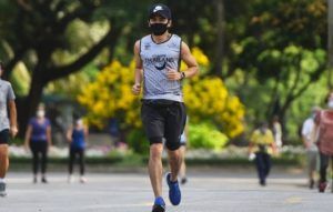 Practicanții de jogging în aer liber, obligați să poarte mască? Răspunsul premierului Orban