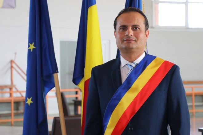 Valer Botezan: Sfintele sărbători pascale să vă găsească pe toți sănătoși