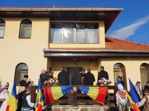 Noua casă parohială din Apalina, binecuvântată de ÎPS Irineu