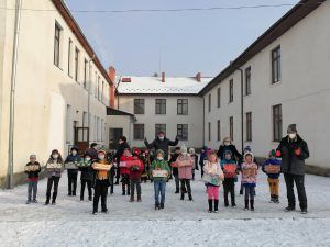 Foto: Pachete cadou pentru elevii și preșcolarii din comuna Gurghiu
