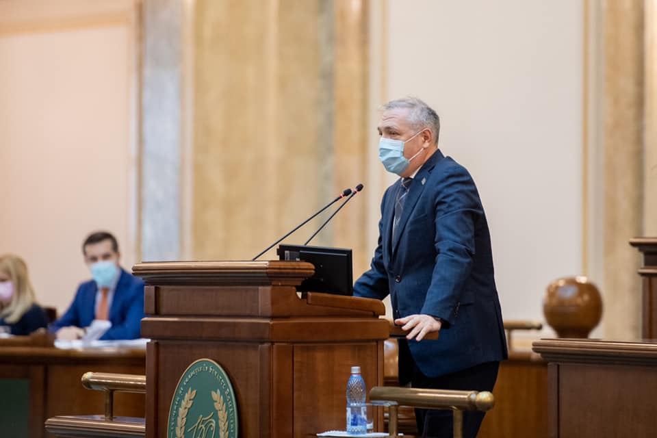 Senatorul PSD Leonard Azamfirei, amendament pentru dublarea bugetului la Educație