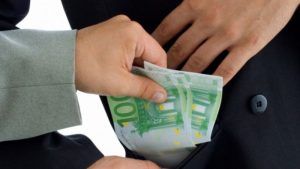 Comunicat DGA: Un polițist mureșean a refuzat o mită de 500 de euro!