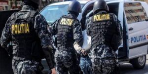 Percheziții la mai mulți traficanți de droguri din Mureș