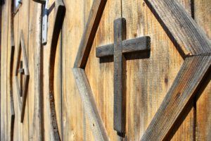 Paşii lui Eminescu, păstraţi la Biserica de lemn din Târgu-Mureş