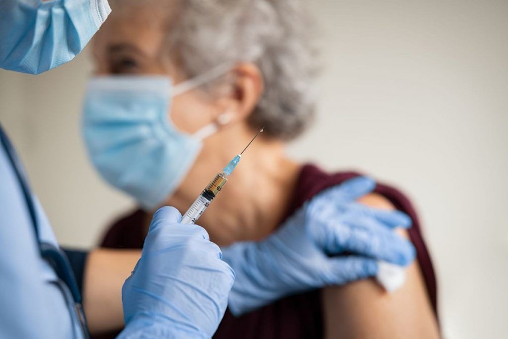 Vaccinare cu Pfizer la Sărmașu și Reghin