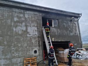 Incendiu la fosta platforma Avicola din Ungheni