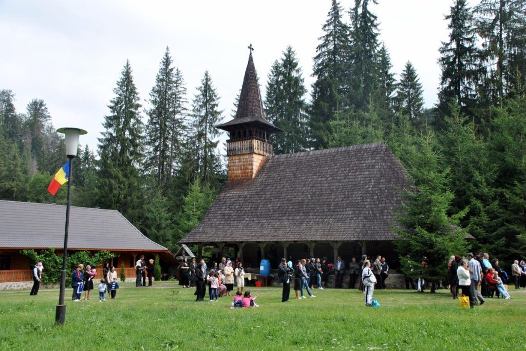 Biserica de lemn de la Lăpuşna, cu doi patroni spirituali