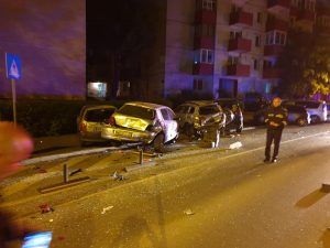 Urmărire nocturnă ca-n filme în Târgu Mureș încheiată cu patru mașini avariate!