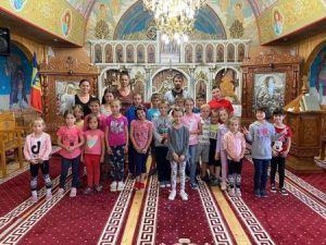 FOTO: Clipe de bucurie pentru copiii din Dumbrava la prima ediție a Școlii de Vară