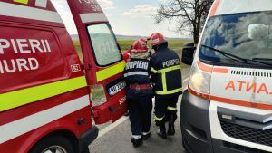 Impact cu o victimă între o ambulanță și o mașină, pe DJ 151A, în Mureș!