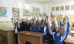 EXCLUSIV. Cornul, laptele și merele pentru elevi și preșcolari, afacere de 4,3 milioane de euro în Mureș