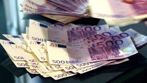 A găsit o borsetă cu 12.000 de euro și a predat-o Poliției