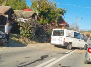 Impact între o autoutilitară și un autoturism, pe DN 13A, în Mureș!