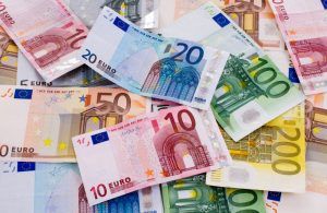 Sighișoara: Furt de 10.000 de euro, dintr-o geantă uitată pe pe un raft