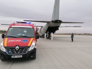 Pacienți COVID-19 aduși la Târgu Mureș cu o aeronavă militară