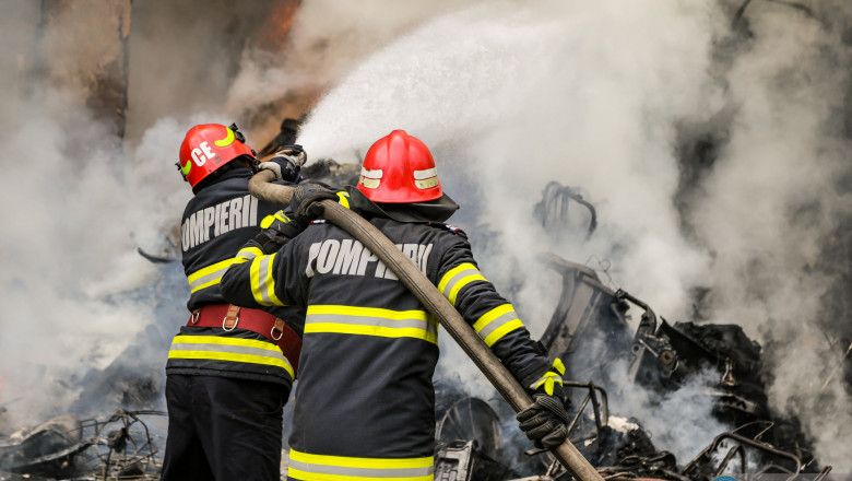 Târgu Mureș: O tonă de deșeuri menajere, făcute scrum într-un incendiu