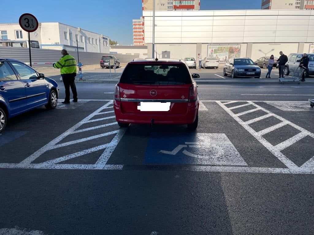 Amenzi uriașe pentru parcări pe locurile pentru persoane cu handicap!