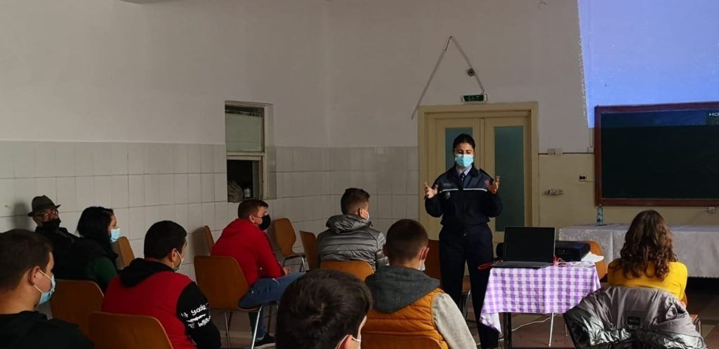 Polițiștii mureșeni față-n față cu elevii din Gurghiu