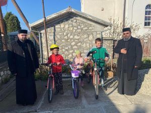 Biciclete pentru copiii nevoiași din protopopiatele Târnăveni și Târgu-Mureș