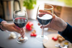 Secretele unei sănătăți de invidiat: de ce să alegi întotdeauna un vin roșu