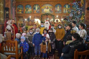 POVESTE DE CRĂCIUN. Dorințele a zeci de copii din Mureș – devenite realitate