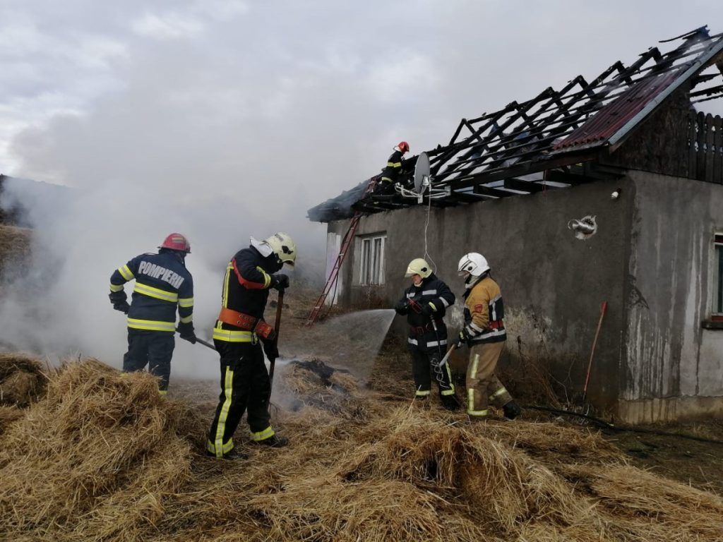 Incendiu la o casă din Șardu Nirajului