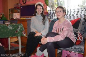 Mureș: Surpriză pentru o adolescentă vindecată miraculos, care și-a donat jucăriile unor surori necăjite