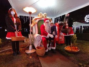 VIDEO, FOTO: Moș Crăciun, oaspete special în Parcul Central din Municipiul Reghin