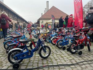 100 de biciclete donate unor grădinițe mureșene