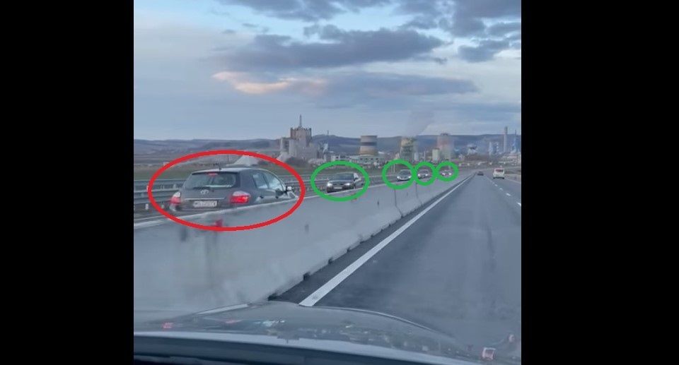 VIDEO INCREDIBIL: Mașină pe contransens, pe autostrada Ungheni – Târgu Mureș!