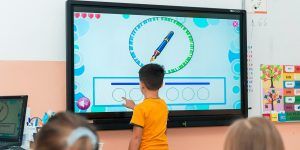 20 de table interactive noi pentru școlile din Târgu Mureș