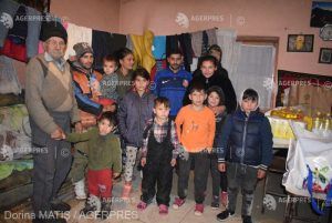 Mureșean cu 16 nepoți, vizitat de Moș Crăciun după ce i-a scris că dorește o masă de sărbători