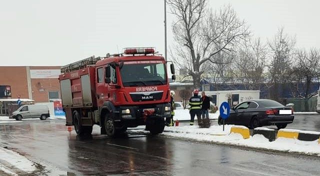 Târgu Mureș: Incendiu la o mașină marca BMW