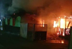 Incendiu devastator cu două victime în Ghindari
