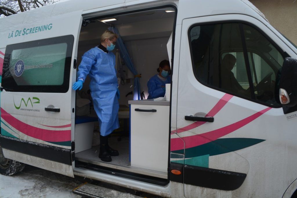 Caravana mobilă pentru screeningul cancerului de col uterin, la Ruşii Munţi