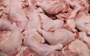 Pulpe de pui cu Salmonella retrase dintr-un supermarket