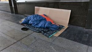 Oamenii fără adăpost salvați de la îngheț